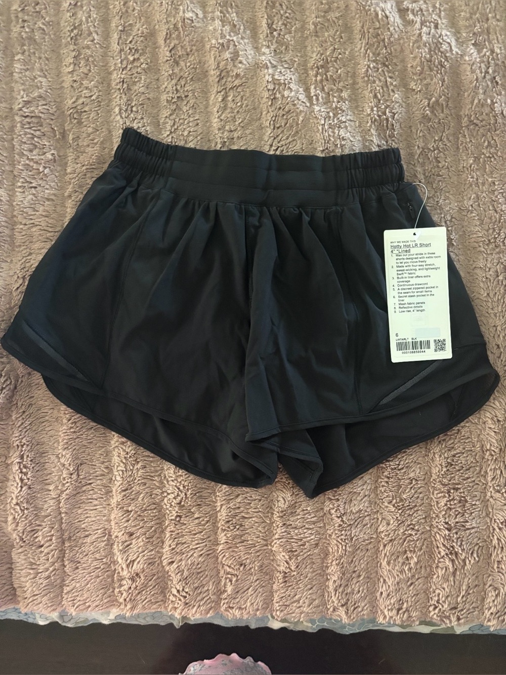 NWT Lululemon LR Hottie Hot Shorts, 2.5" inseam in Black, with liner.